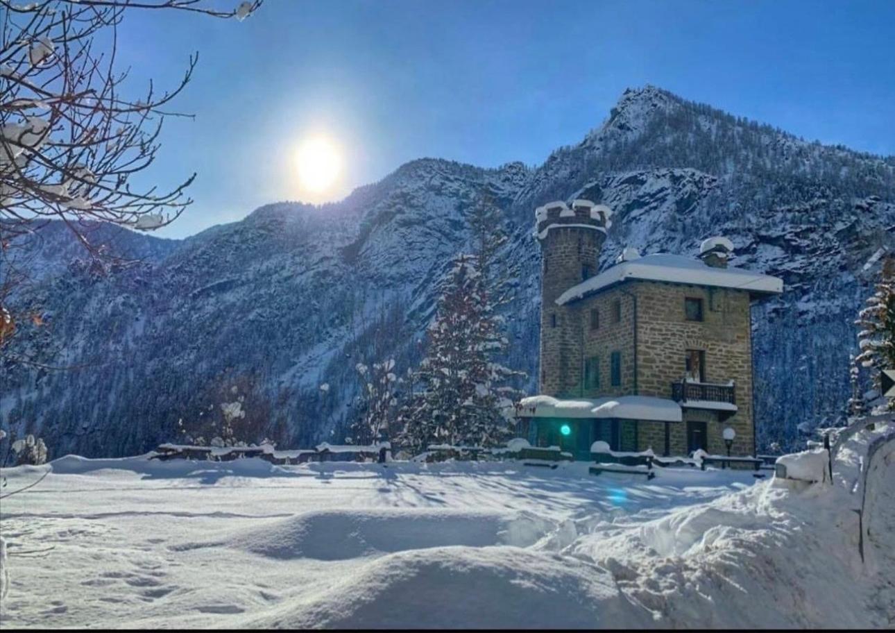 Il Castello Nel Bosco, Appartamento Torrente シャンポルシェ エクステリア 写真